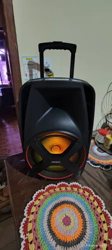 Caixa de som pouco usada 