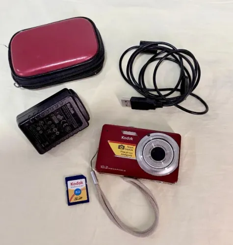 Câmera Fotográfica KODAK, 10.2 megapixels, AF 3X Optical - 35mm - 105mm (Equivalent)