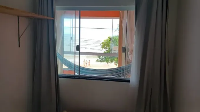 UBU, ANCHIETA - PÉ NA AREIA FRENTE MAR - APT 3 QTS C/ VARANDA.