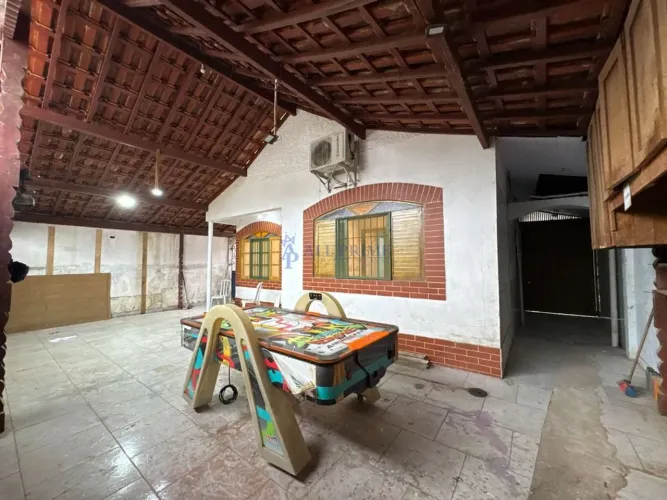 Casa à Venda em Vilamar, Praia Grande - SP