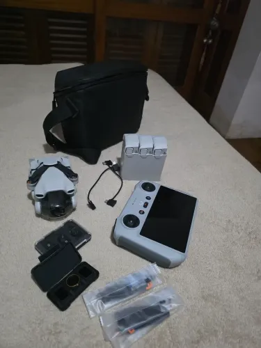 Drone DJI Mini 3 controle com tela