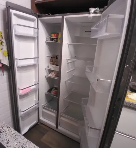 Geladeira side by side philco prf504i 489 L INOX COM DEFEITO MOTOR. Aceito oferta