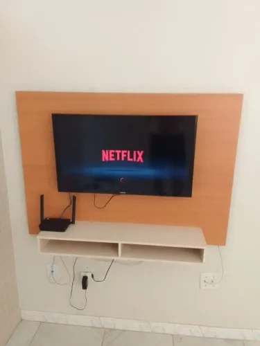 Smart TV Samsung 32 polegadas e Rack MDF