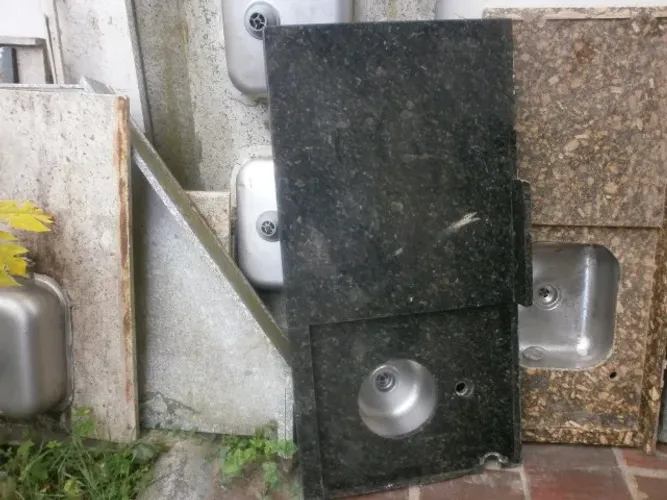tampo de granito preto - com pia em inox - medindo 1,20 mt