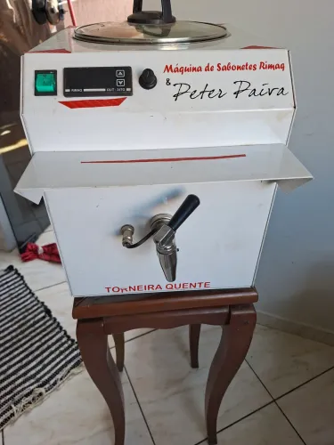 Máquina de fazer sabonete e chocolate