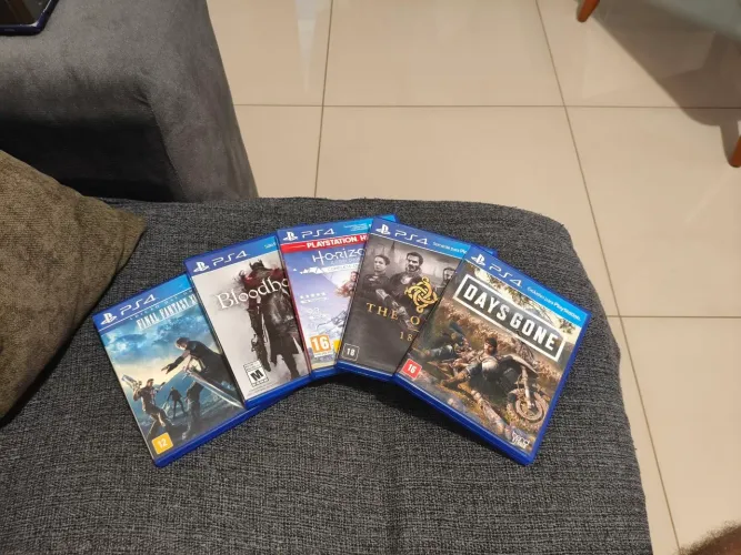 Vendo pack de 5 jogos de PS4 mídia física originais 