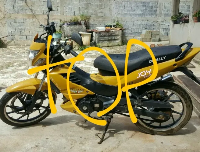 Moto 50 CC semi nova