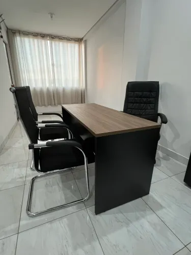 Mesa e cadeira para escritório
