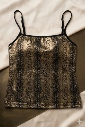 Blusa feminina modelo regata confeccionada em tecido de alta qualidade com elastano,