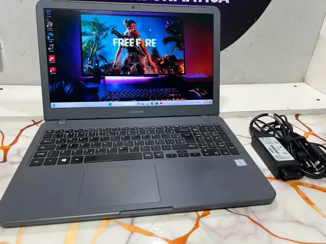 Notebook Samsung Intel Core i3-7°GER/ SSD Nvme 256GB/ HD de 1Tera/ 4GB DDR4/ Windows 11.