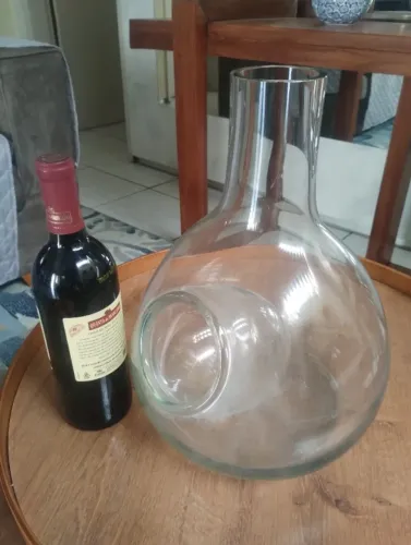 Porta vinho com compartimento pra gelo 