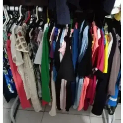 Roupas em excelente estado 2 reais a peça só porque troquei o guarda roupa todo