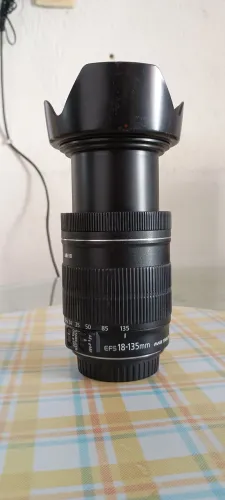 Lente Canon 18-135mm f/3.5-5.6 ls