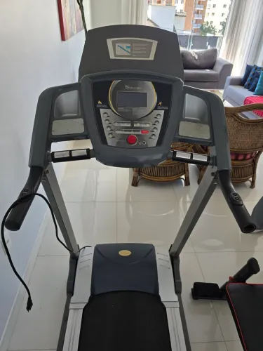 Esteira Evolution 3000 + banco para musculação 