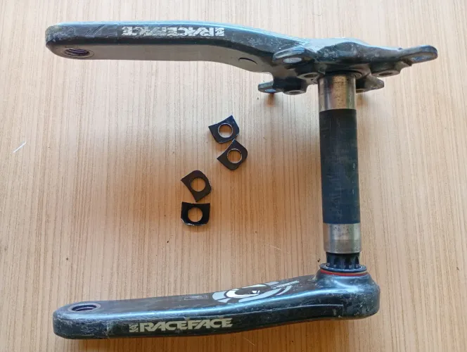 Pedevela Race Face 6Six carbono 83 x 165mm