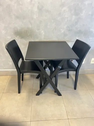 Mesa 70x70cm com cadeias 