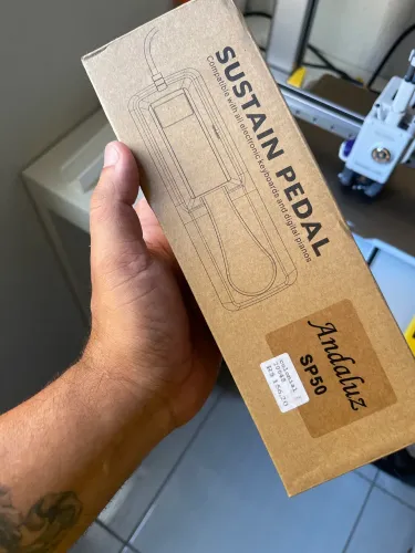 Pedal sustain teclado piano