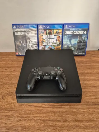 PS4 + 3 jogos (GTA V, Rainbow Six Siege e Just Cause 4)