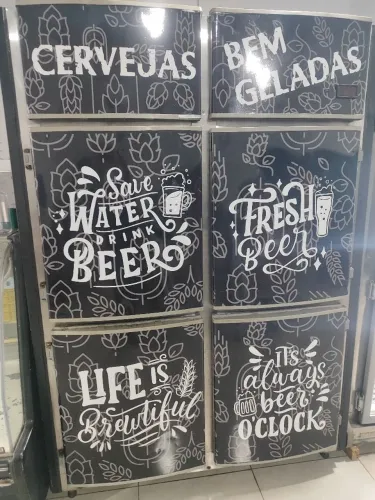 Cervejeira de 4 portas plotada