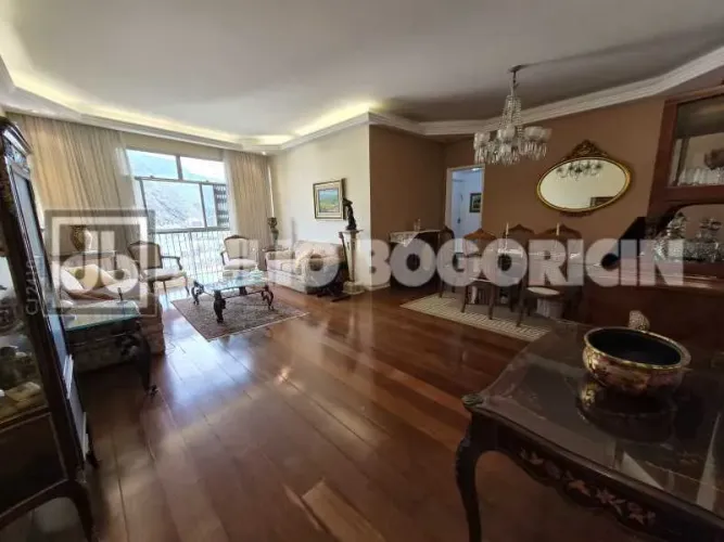 Domingos Ferreira - Localização e prédio cobiçados - 129m² no IPTU - Salão em 3 ambientes 