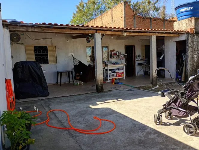 Casa de 3 cômodo mais parcelas pra assumir