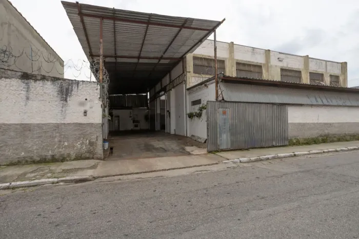 Galpão na Rua Dalvo Matos Dedecca, 339 700 m²