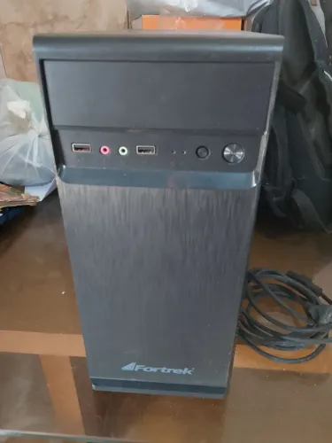 Computador Desktop Fortrek / Intel Celeron J1800 / 4GB RAM / (Só Fonte e Gabinete)