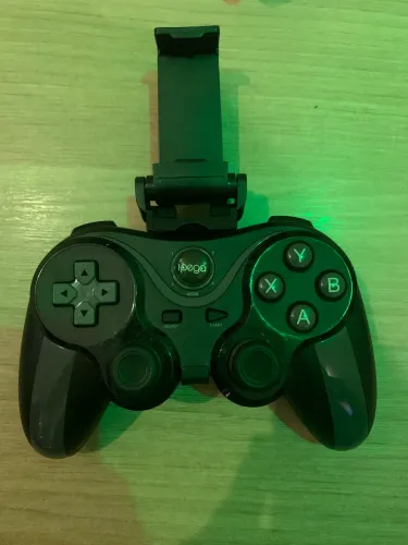 Controle de videogame para androide , em perfeito estado , pouco usado