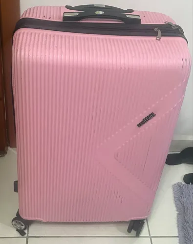 Mala para viagem cor de rosa semi nova
