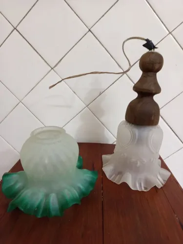 1pendente de madeira com cupula de vidro+1cúpula . Visite meu perfil,+ itens a venda