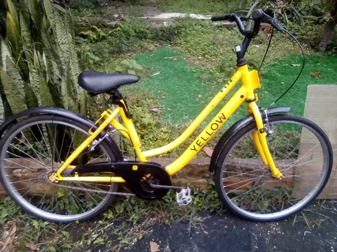 Bicicleta Feminina Yellow aro 26 S/Marchas. Pneus maciços.