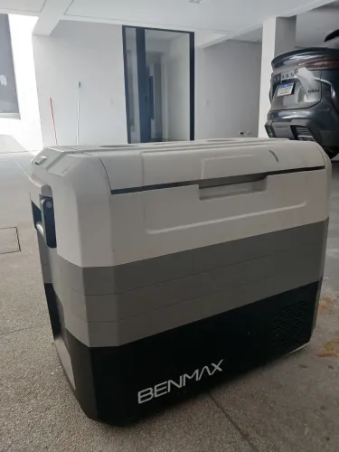 Freezer Portátil Benmax 65L com Compressor - Quadrivolt 12V/24V/127V/220V