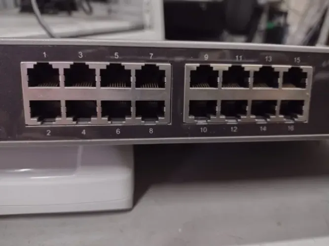 switch FSW-165 16 portas 10/100mbps no estado LEVELONE