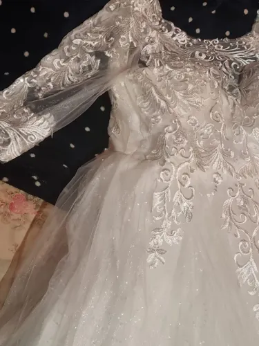 Vestido de noiva com renda brilhante, ajustável até tamanho 44