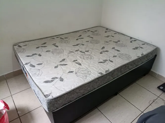 Cama box com colchão (não é baú) 