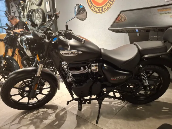 Meteor Stellar Black 350cc - Amanda