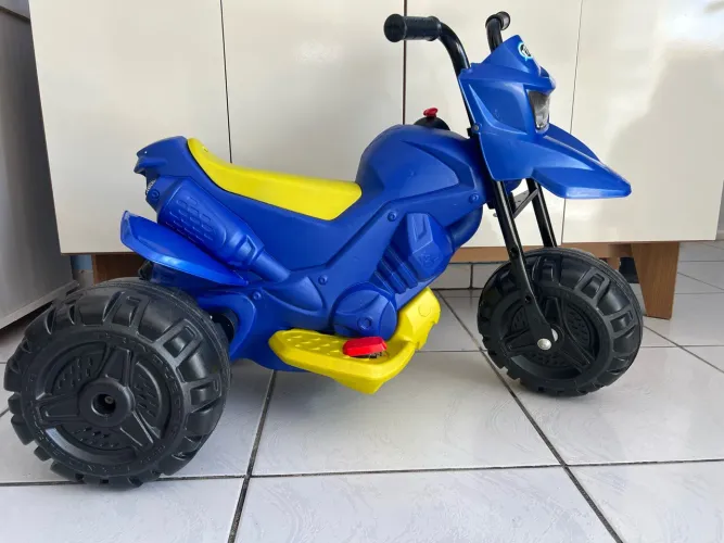 Moto elétrica infantil