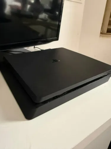 PlayStation 4 (PS4) + 1 Controle Original