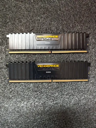 Memória RAM 16GB (2x8GB) DDR4 3000MHz Corsair Vengeance LPX Preta