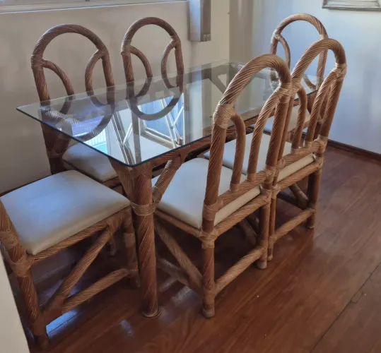Mesa de jantar com 6 cadeiras