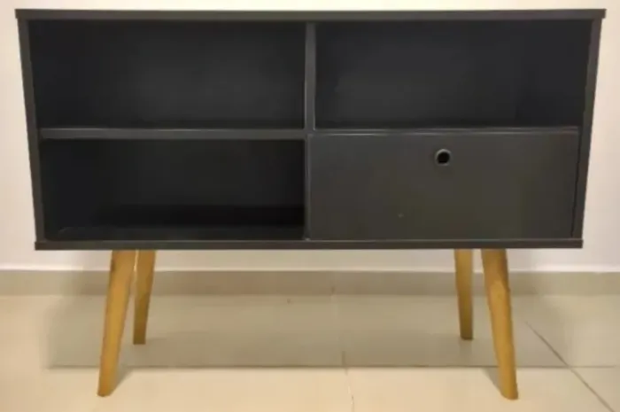 Rack preto moderno para sala