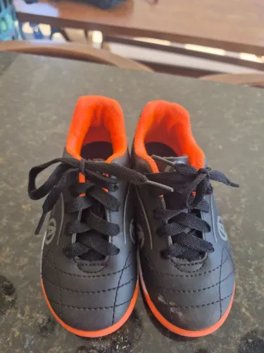 Vendo tênis de futsal infantil