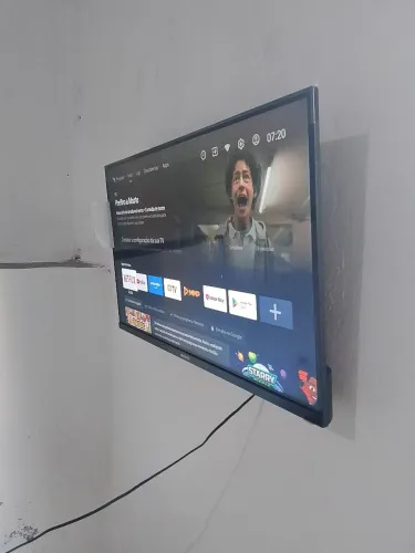 SMART PHILCO 4 MESES DE USO  ACOMPANHA  CONTROLE  E CABOS 
