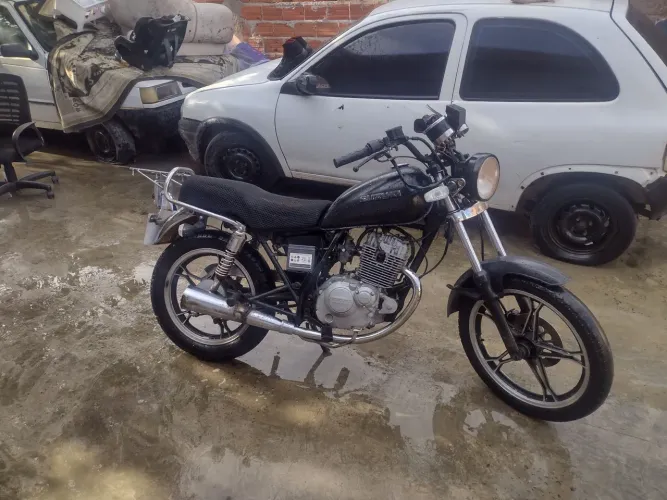 Suzuki intruder de leilão