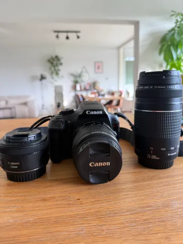 Kit Canon EOS Rebel T6 SLR com 3 Lentes Incluídas (18-55mm, 75-300mm, 50mm f/1.8)