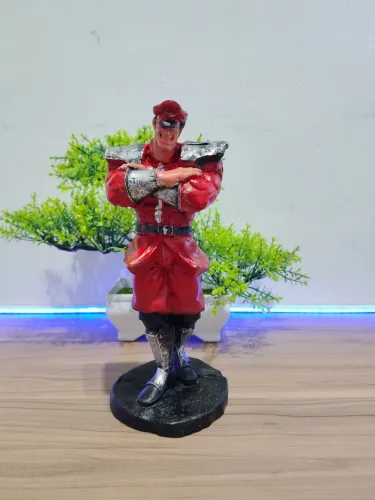 BONECO M.BISON STRET FIGHTER COLECIONAVEL EM RESINA