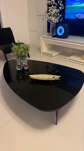 Mesa de Centro Preta com Tampo em Vidro - Moderna e Sofisticada