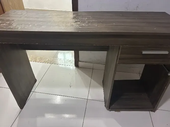 Mesa de estudos + cadeira 