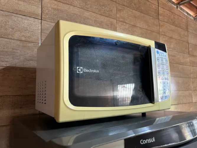 vendo microondas ElectroLux conservado
