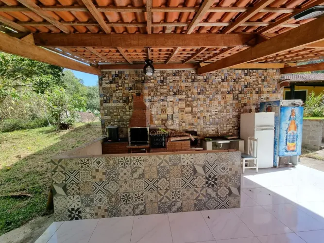 Sítio com piscina á venda em Tapiraí, localizada na Serra, entre Tapiraí e Juquiá